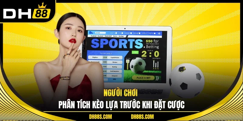 Người chơi phân tích kèo lựa trước khi đặt cược 